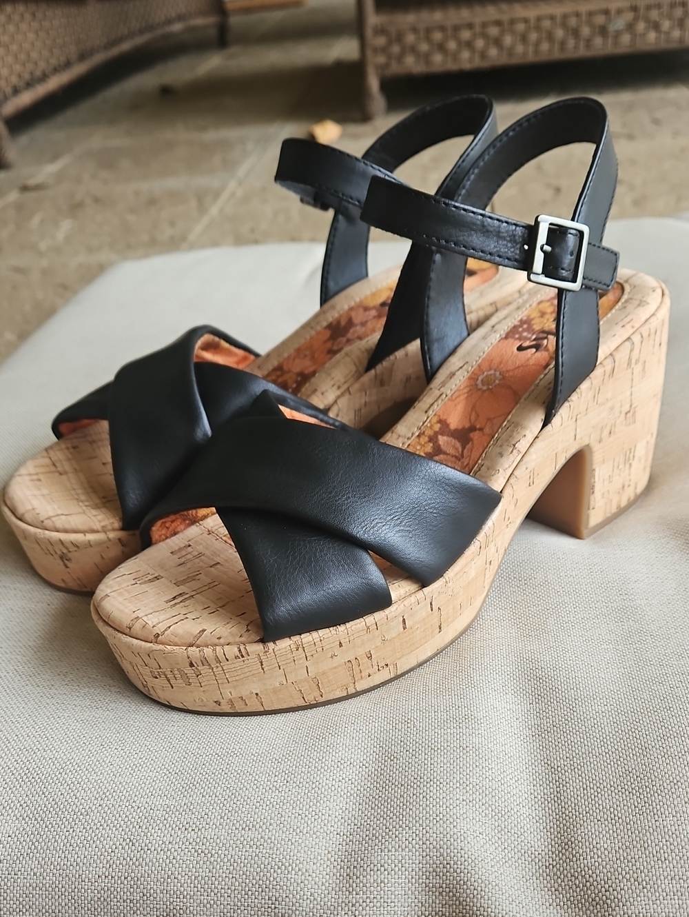 KORKS Chunky Cork Heel  Platform Sandals Black Criss-cross Ankle Strap Sz 9 NWOT